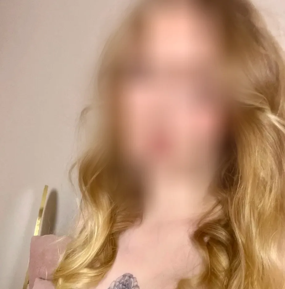 Greta, 23