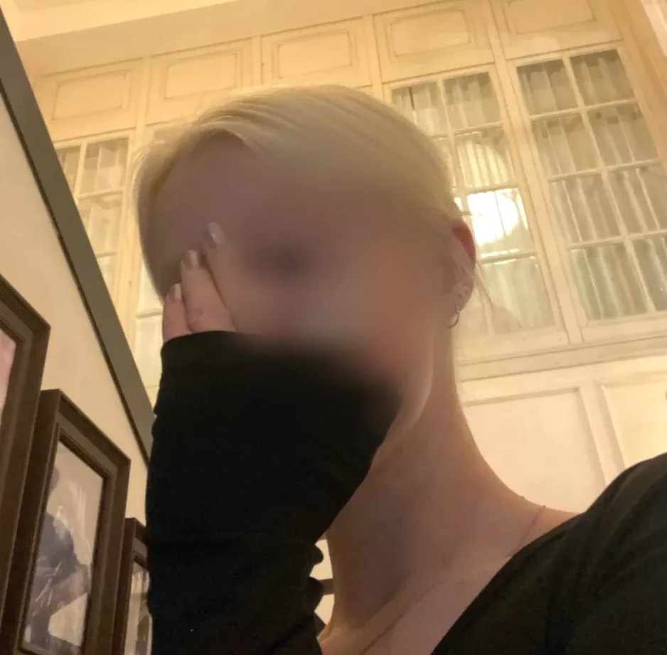 Lara, 24