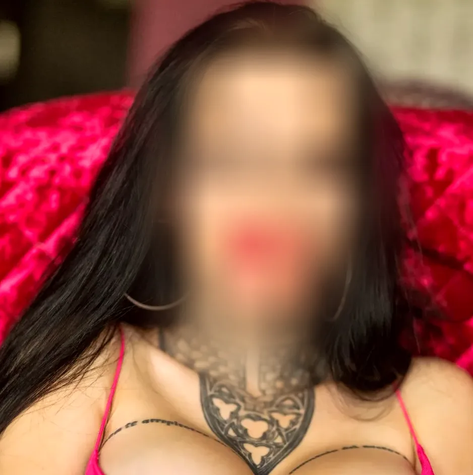 Nina, 35