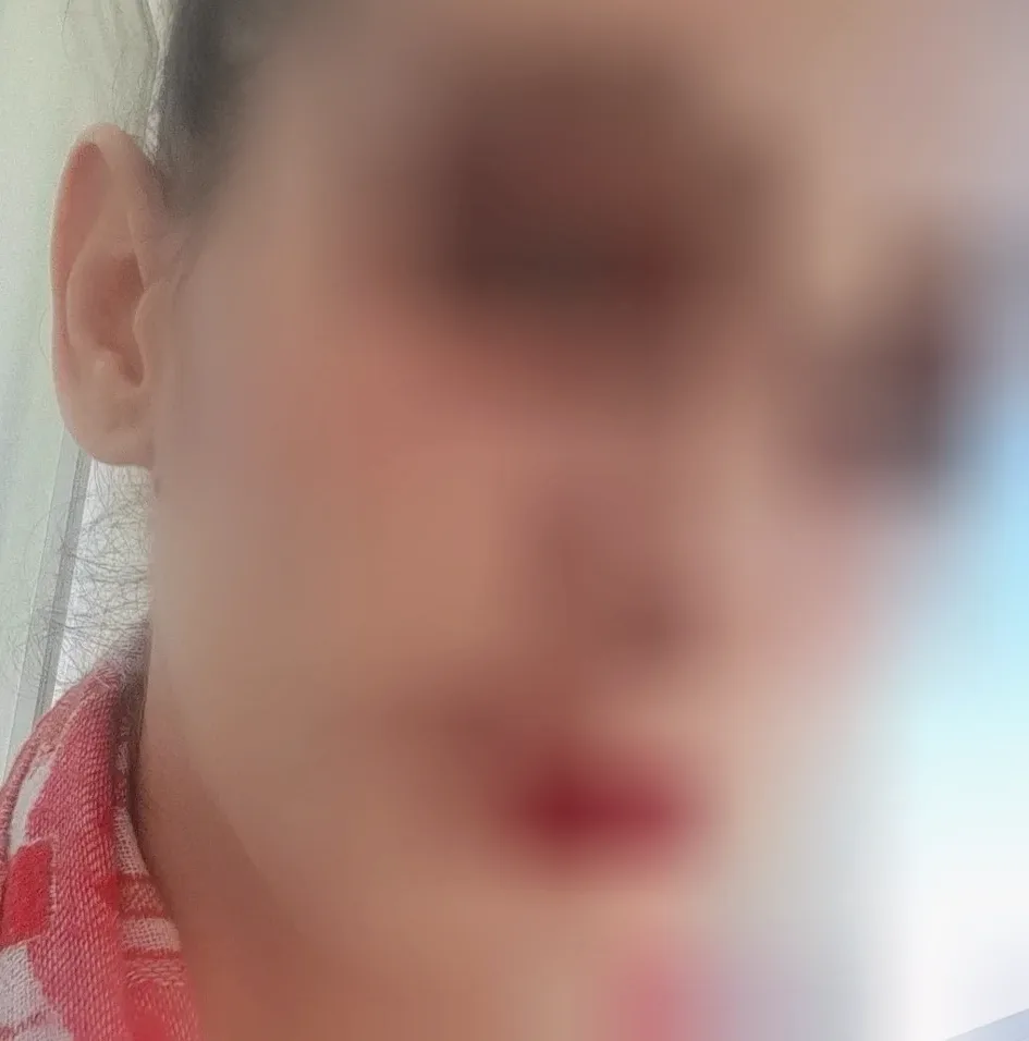 Sandra, 37